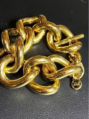 B6951 Michael Kors Chunky Chain Link Bracelet Gold Tone Toggle Clasp MK Logo 8"